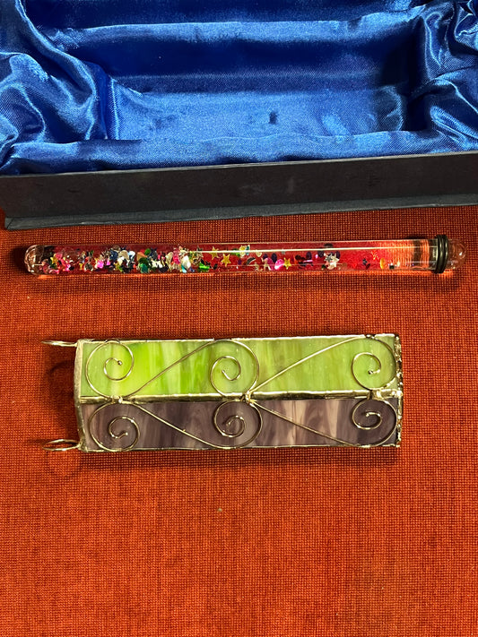 Stunning! Beautiful Vintage Kaleidoscope Purple/Green Stained Glass & Prismatic Oil Wand