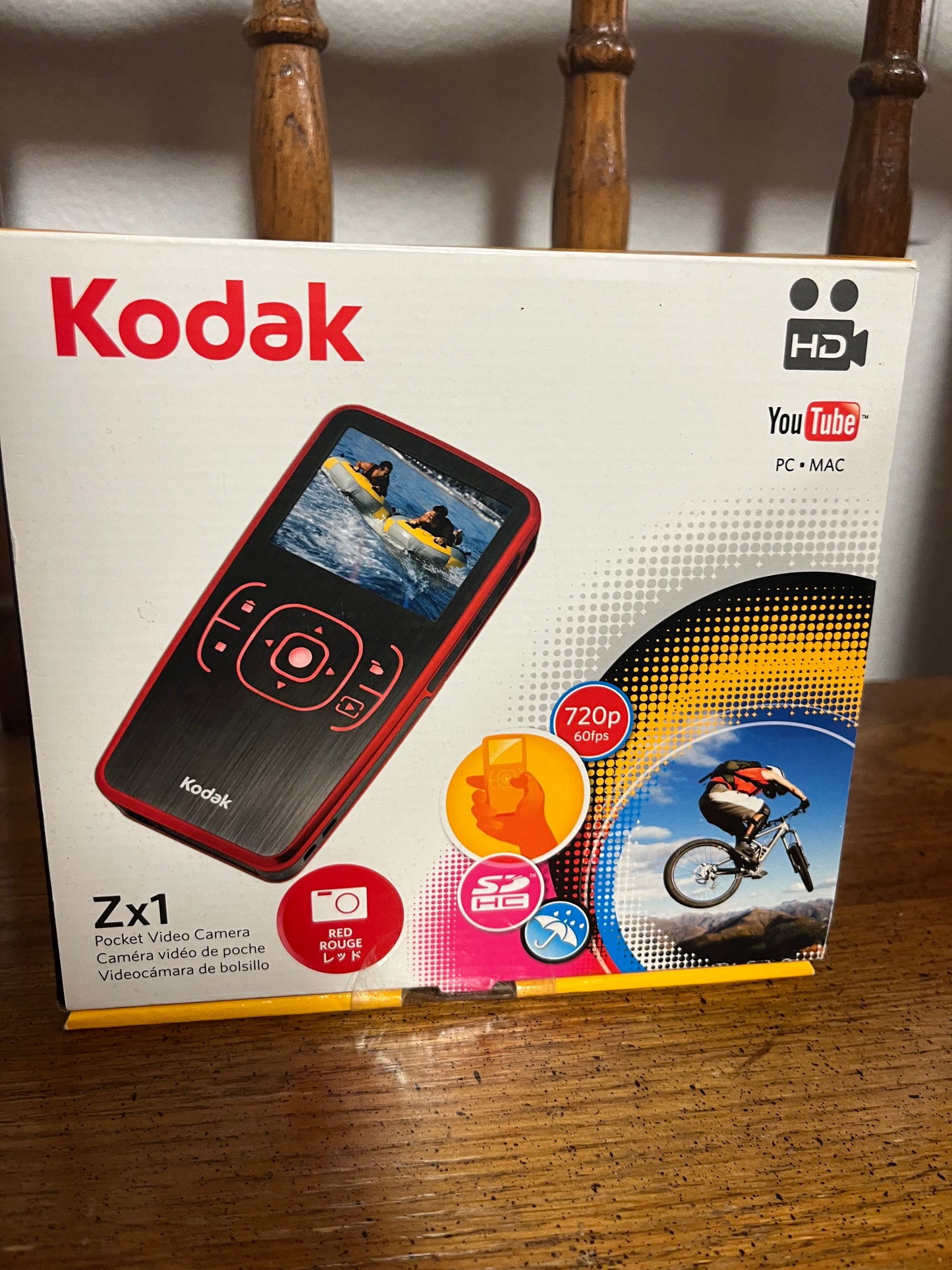 Kodak Zx1 Pocket Video Camera Red Rouge 720p HD Weather Resistant Easy Share You Tube